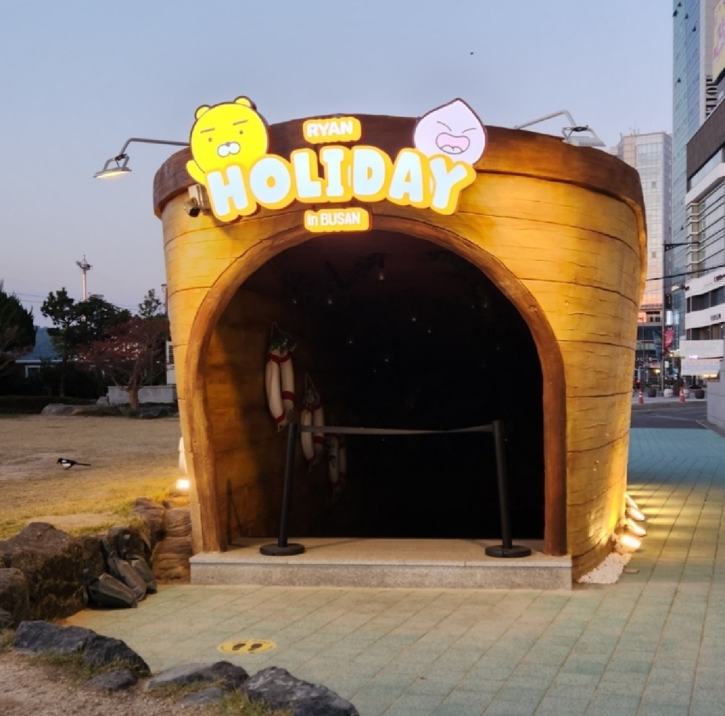 라이언 홀리데이 인 부산
