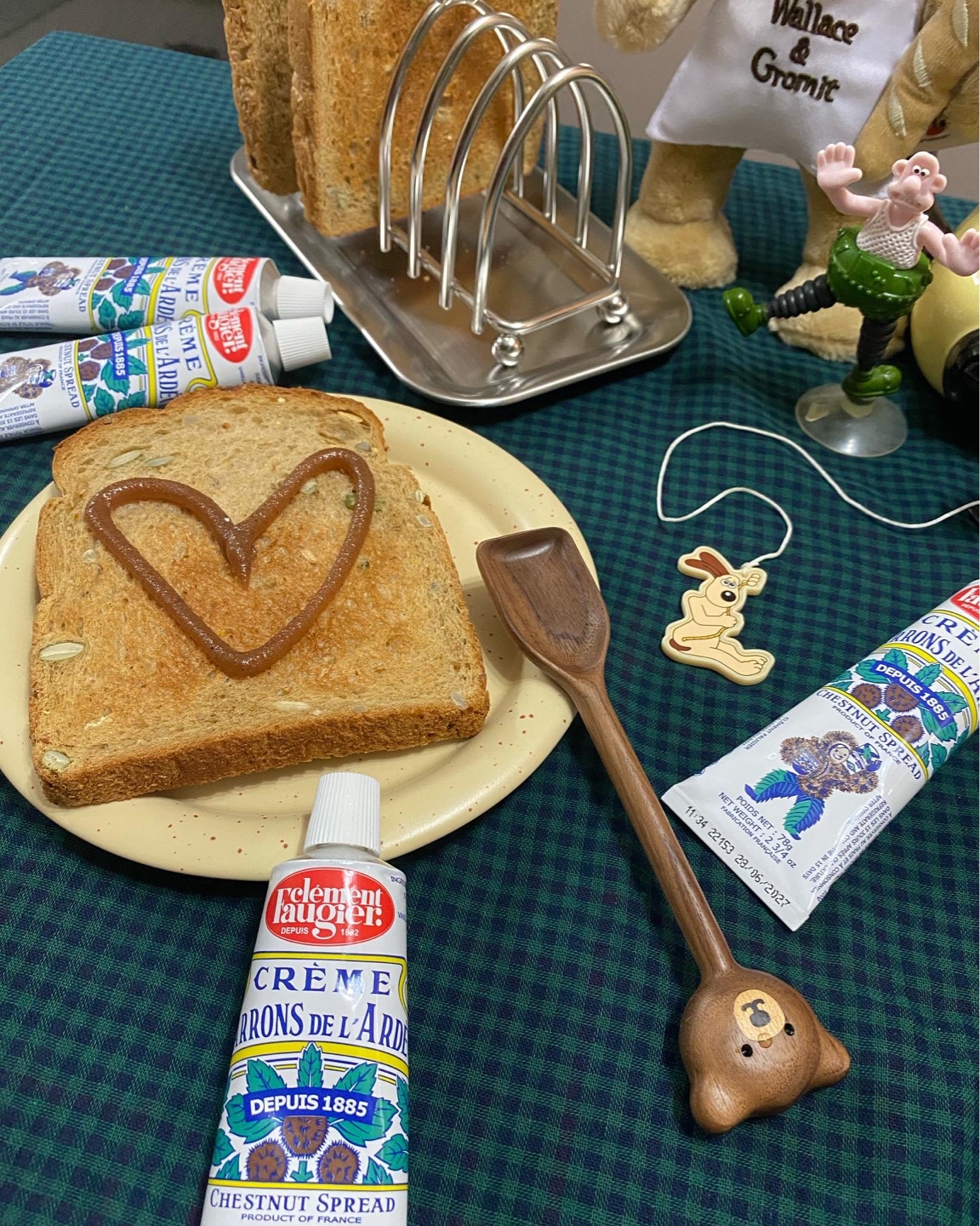 그로밋과 함께라면 더 맛있는 빵을 먹을 수 있지🙌🌰
