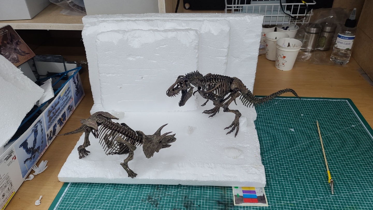 이메지너리스켈레톤 디오라마 제작~
fossil diorama