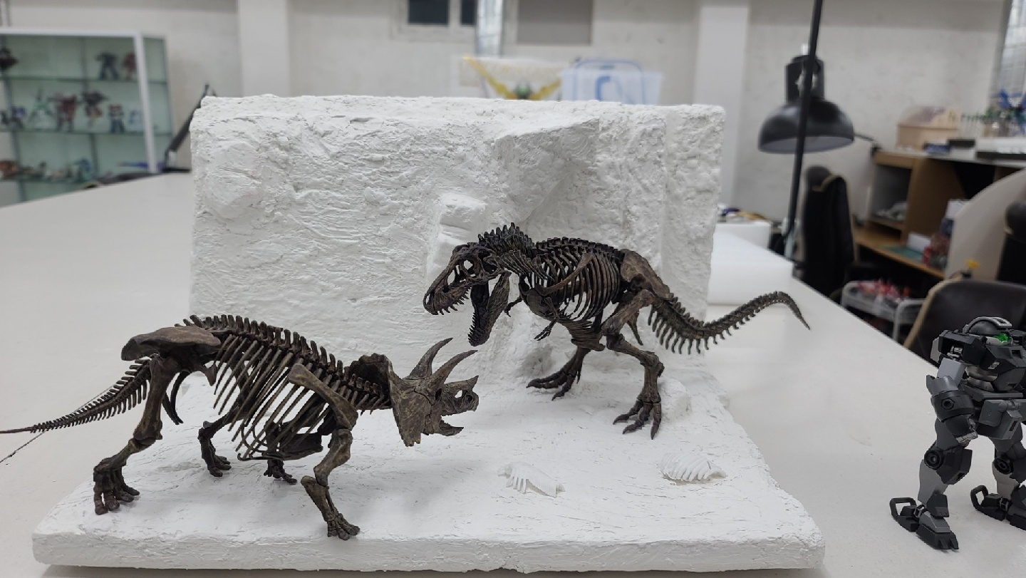 이메지너리스켈레톤 디오라마 제작~
fossil diorama
