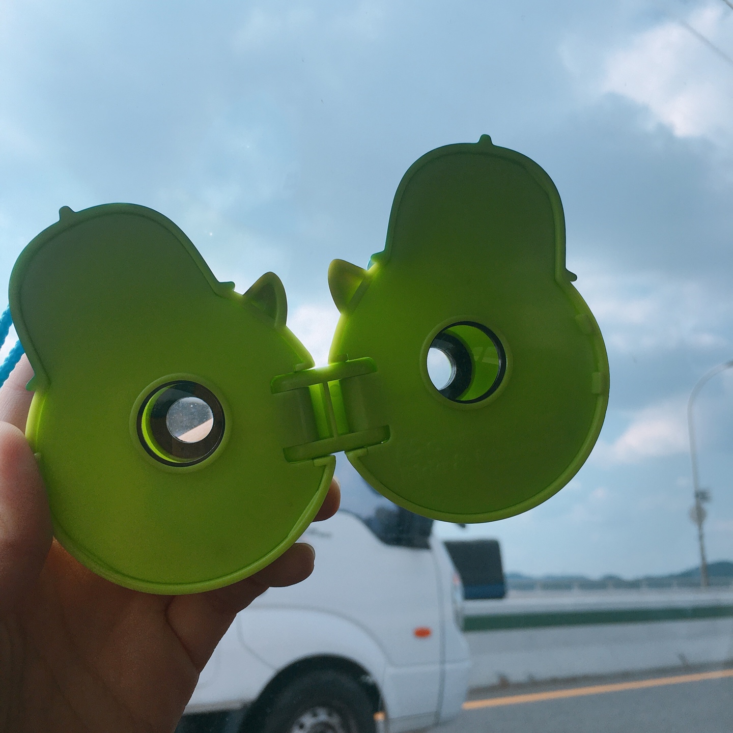 눈하나~~두울