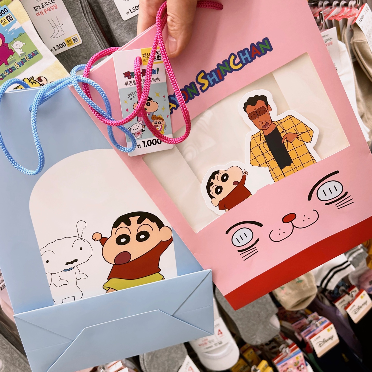 다이소 짱구 양말이랑 쇼핑백🛍️