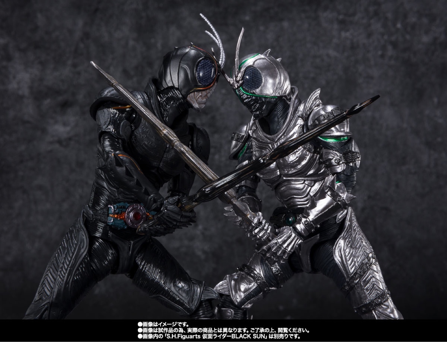 가면라이더 SHADOWMOON
(仮面ライダーシャドームーン)
KAMEN RIDER SHADOWMOON
