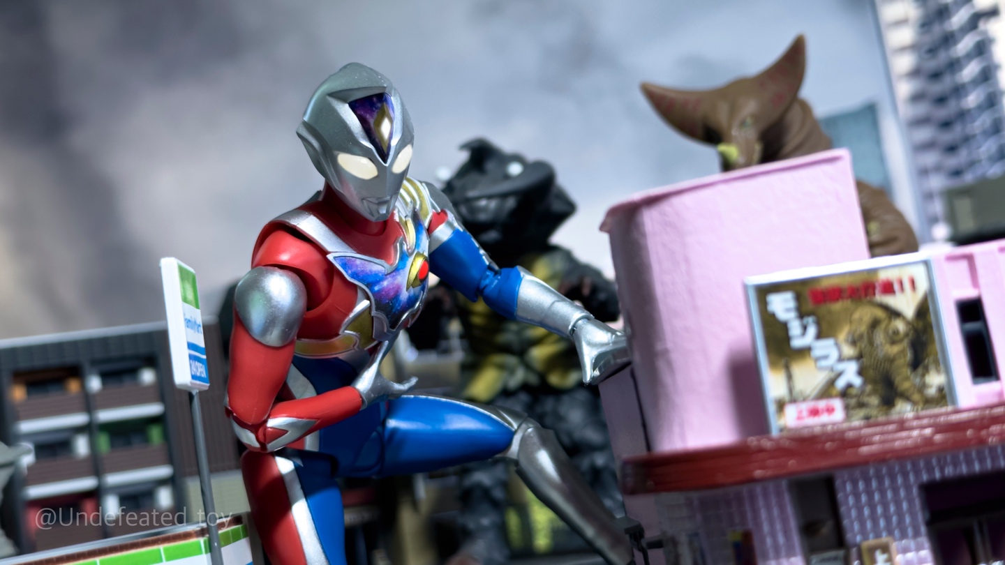SHF 울트라맨 다이나&데커