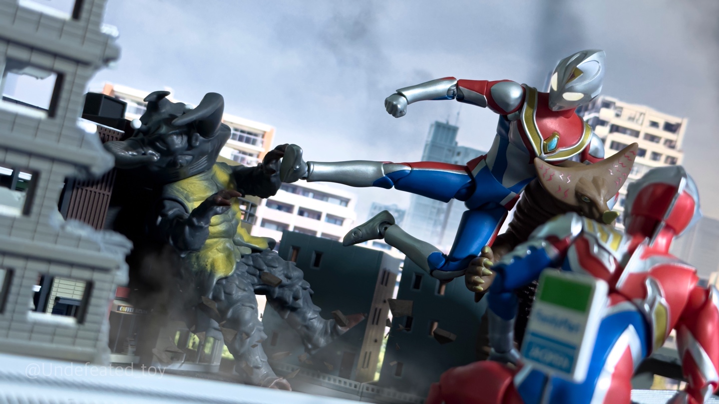 SHF 울트라맨 다이나&데커