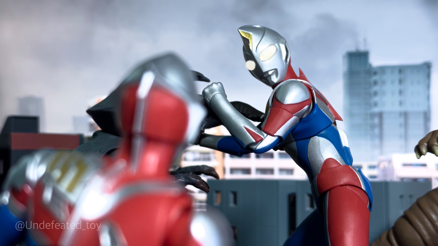 SHF 울트라맨 다이나&데커