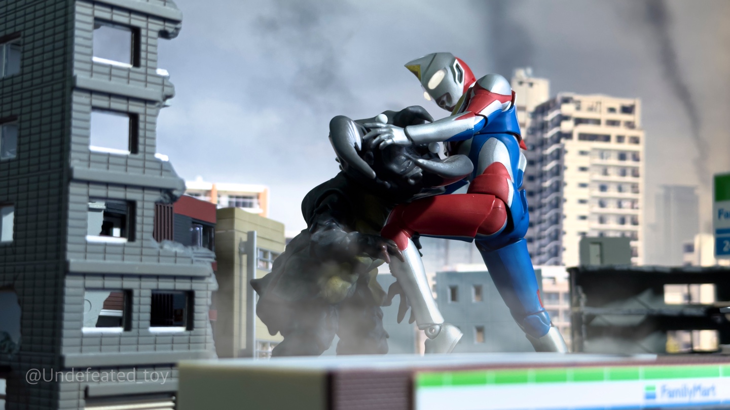 SHF 울트라맨 다이나&데커