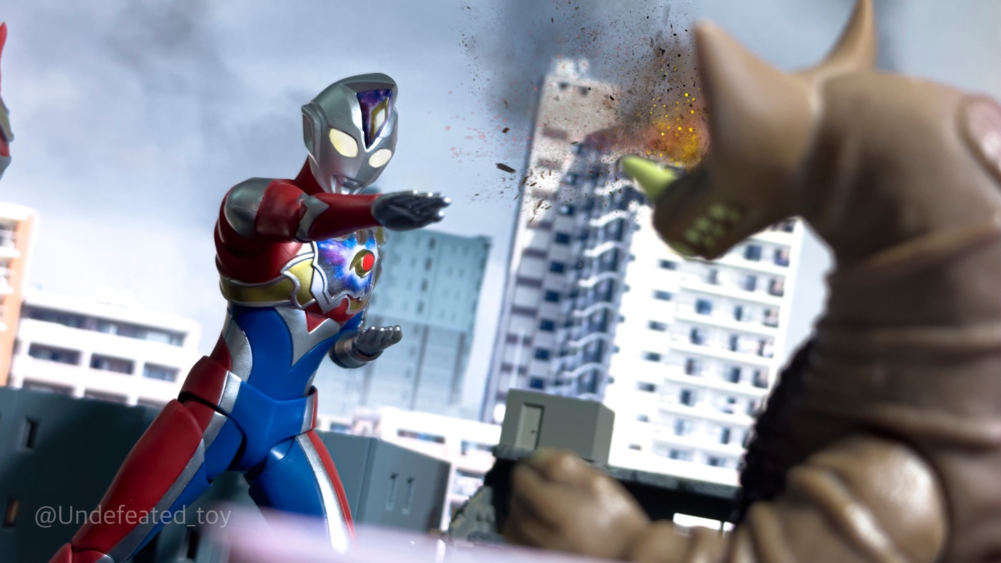 SHF 울트라맨 다이나&데커
