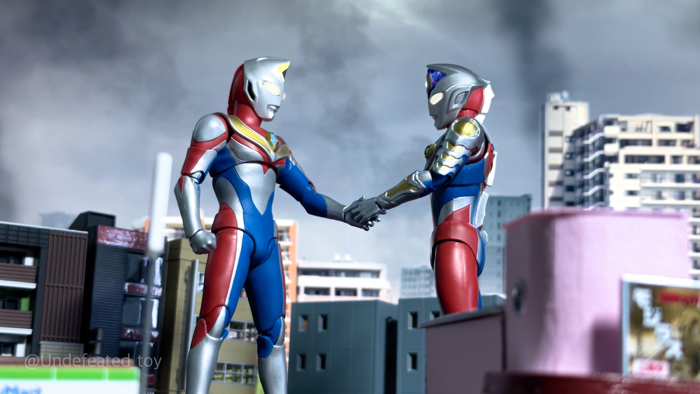 SHF 울트라맨 다이나&데커