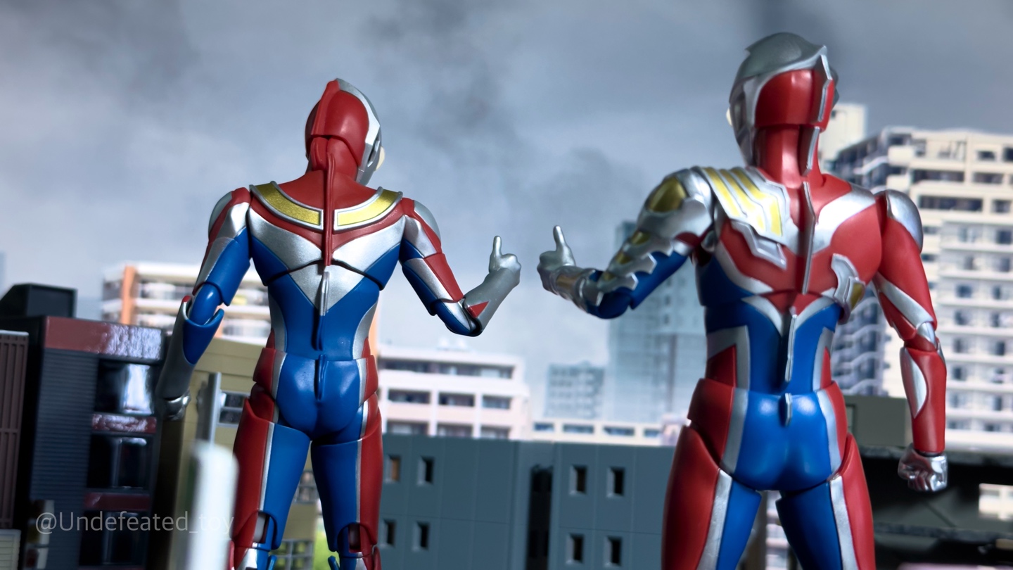 SHF 울트라맨 다이나&데커