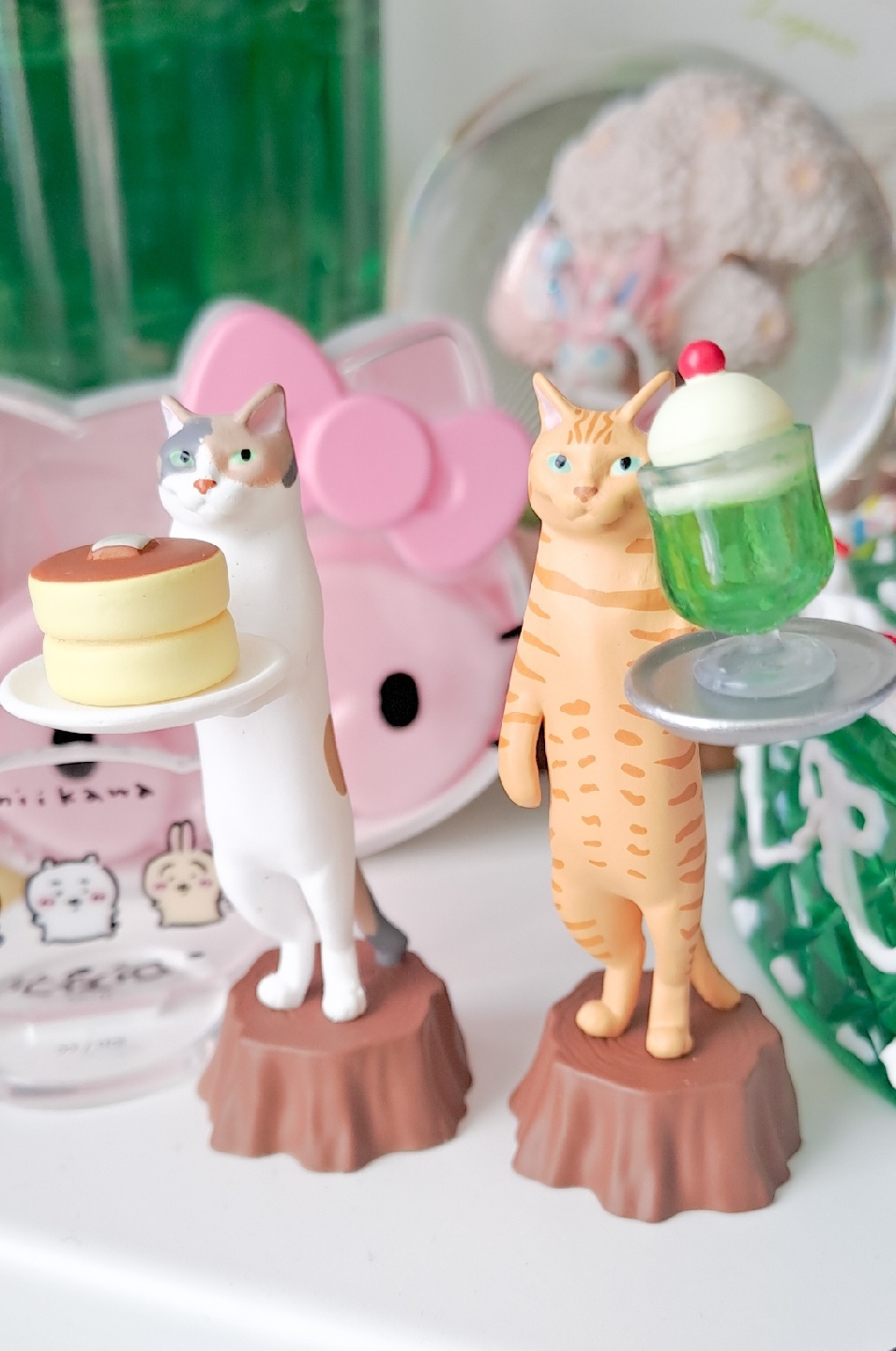 공허한 알바생 표정의 고양이 가챠