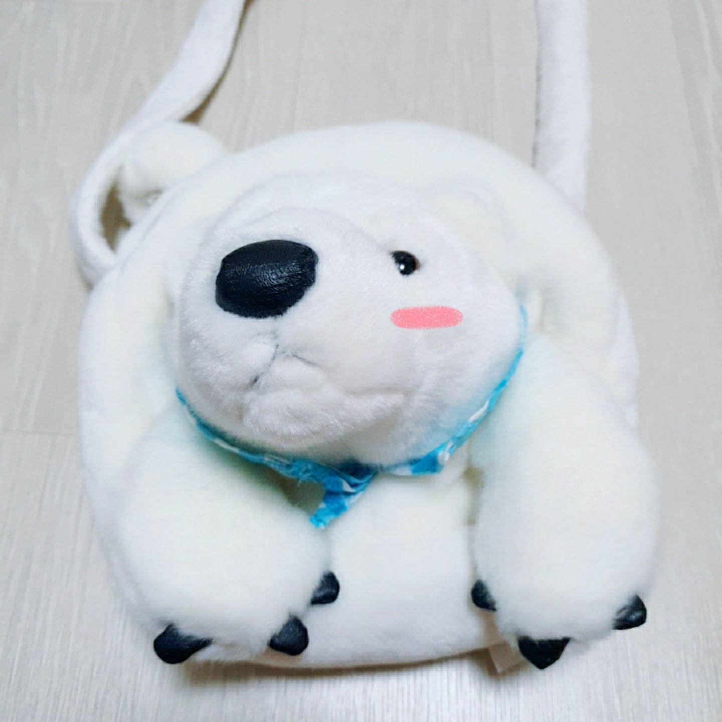 친구가 선물해준 북극곰 가방