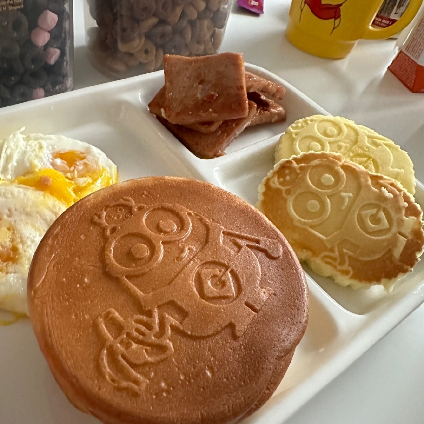 미니언즈 브런치🍽💛
