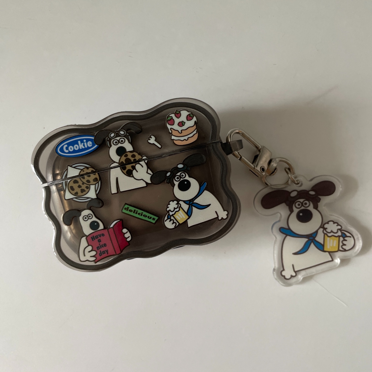 Wallace & Gromit
🎶 Airpods case 🎶