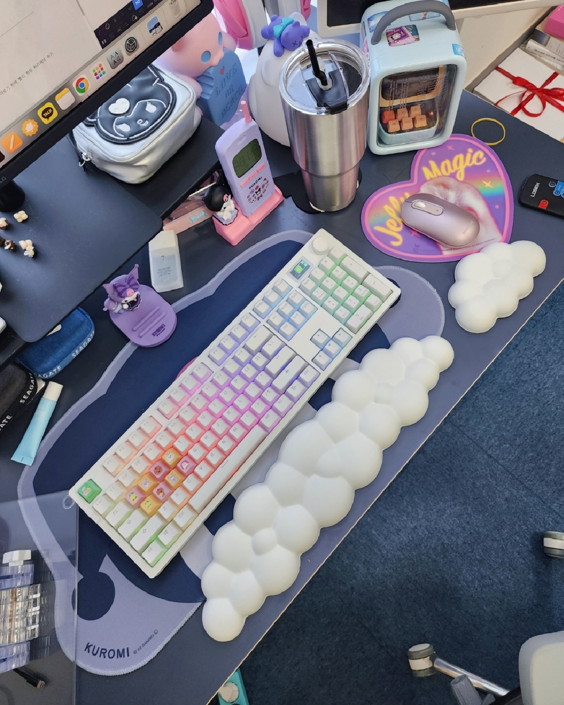 새로 구입한 손목 받침대 ☁️