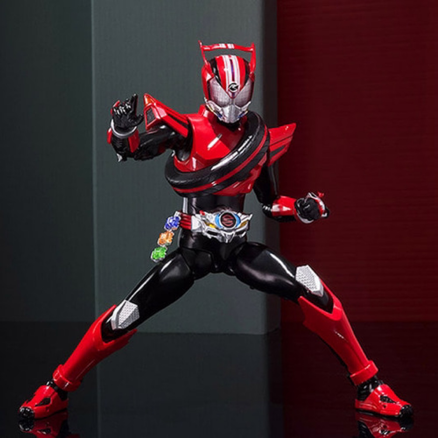 가면라이더 드라이브 (仮面ライダードライブ)
KAMEN RIDER DRIVE (2014)