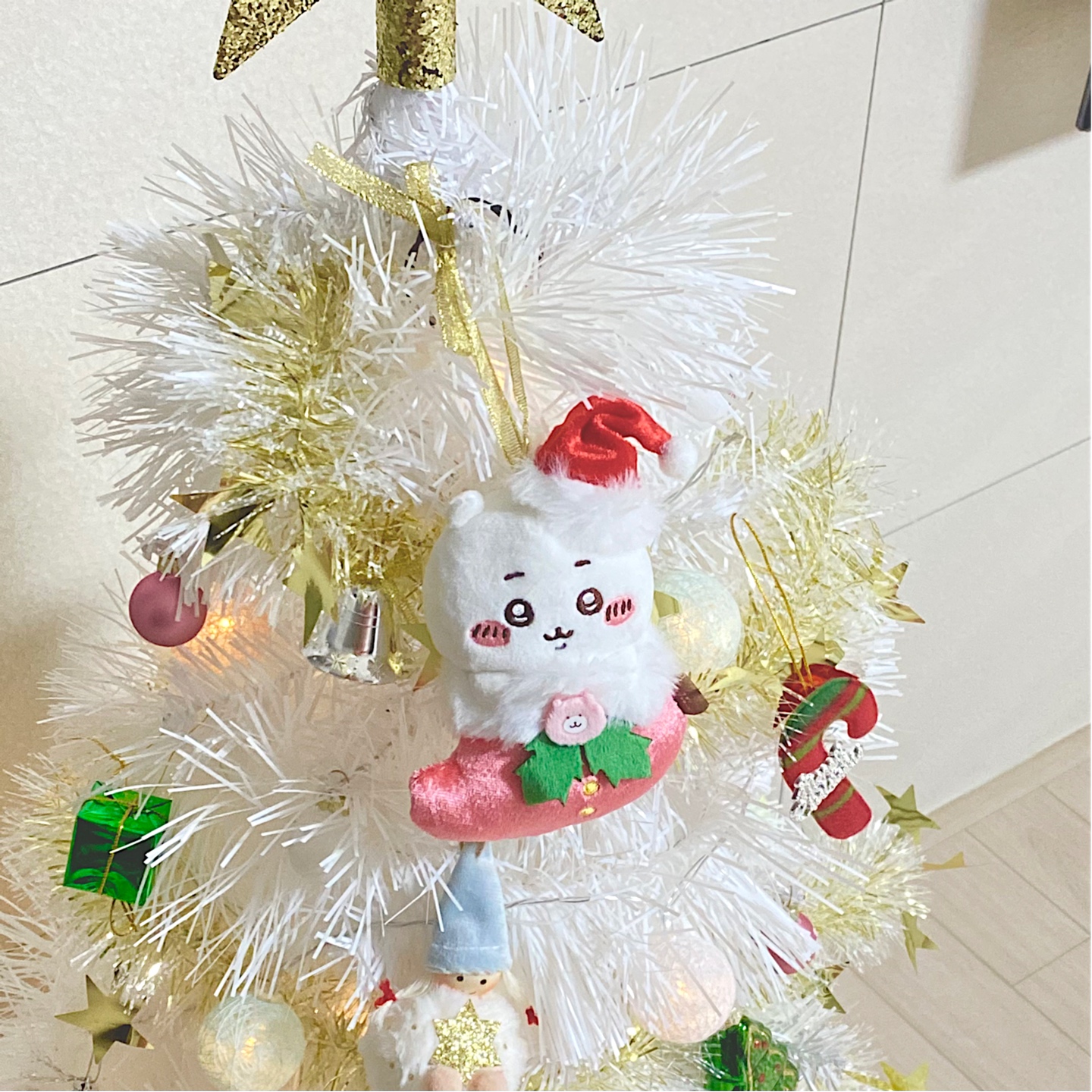 뽀얀 트리에 뽀오얀 치이카와 .. 🤍