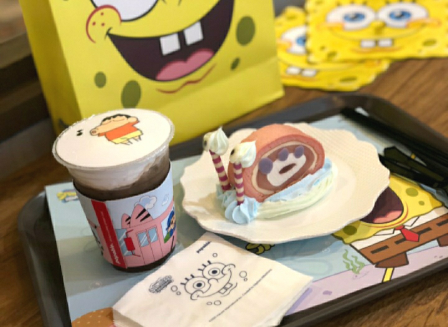 스폰지밥&짱구 카페