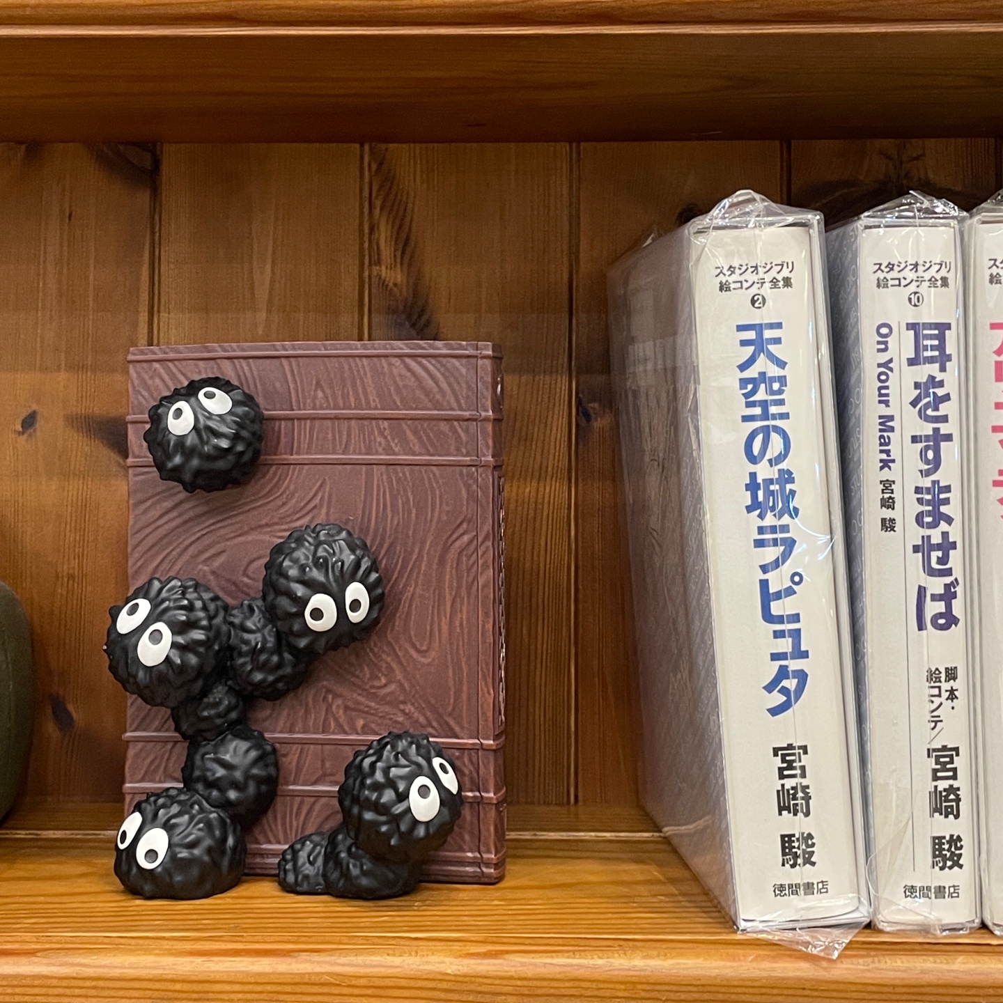 살까 말까 고민만 하다 비싼 가격에 내려둔...🖤