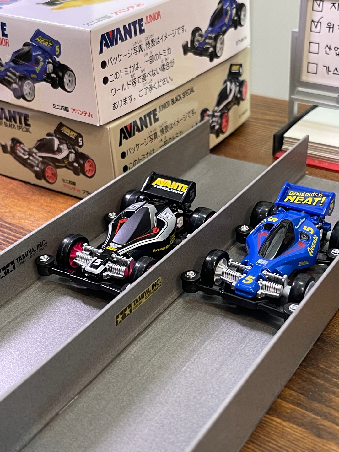 Tomica 
Tamiya
 Non scale 

Avante

Track diorama…
라고하기엔 너무 성의 없긴한데 뭐 미니카 트랙이 그냥 이렇게 생겼는데 뭐…대충 순접순접!!