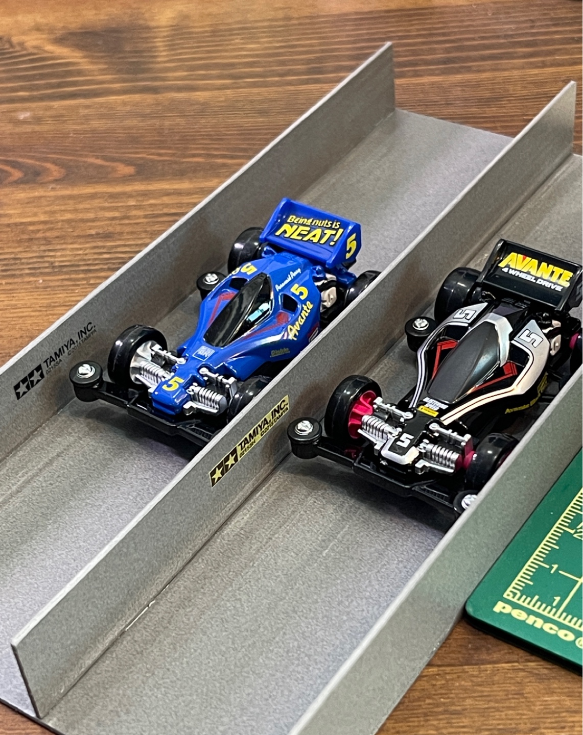 Tomica 
Tamiya
 Non scale 

Avante

Track diorama…
라고하기엔 너무 성의 없긴한데 뭐 미니카 트랙이 그냥 이렇게 생겼는데 뭐…대충 순접순접!!