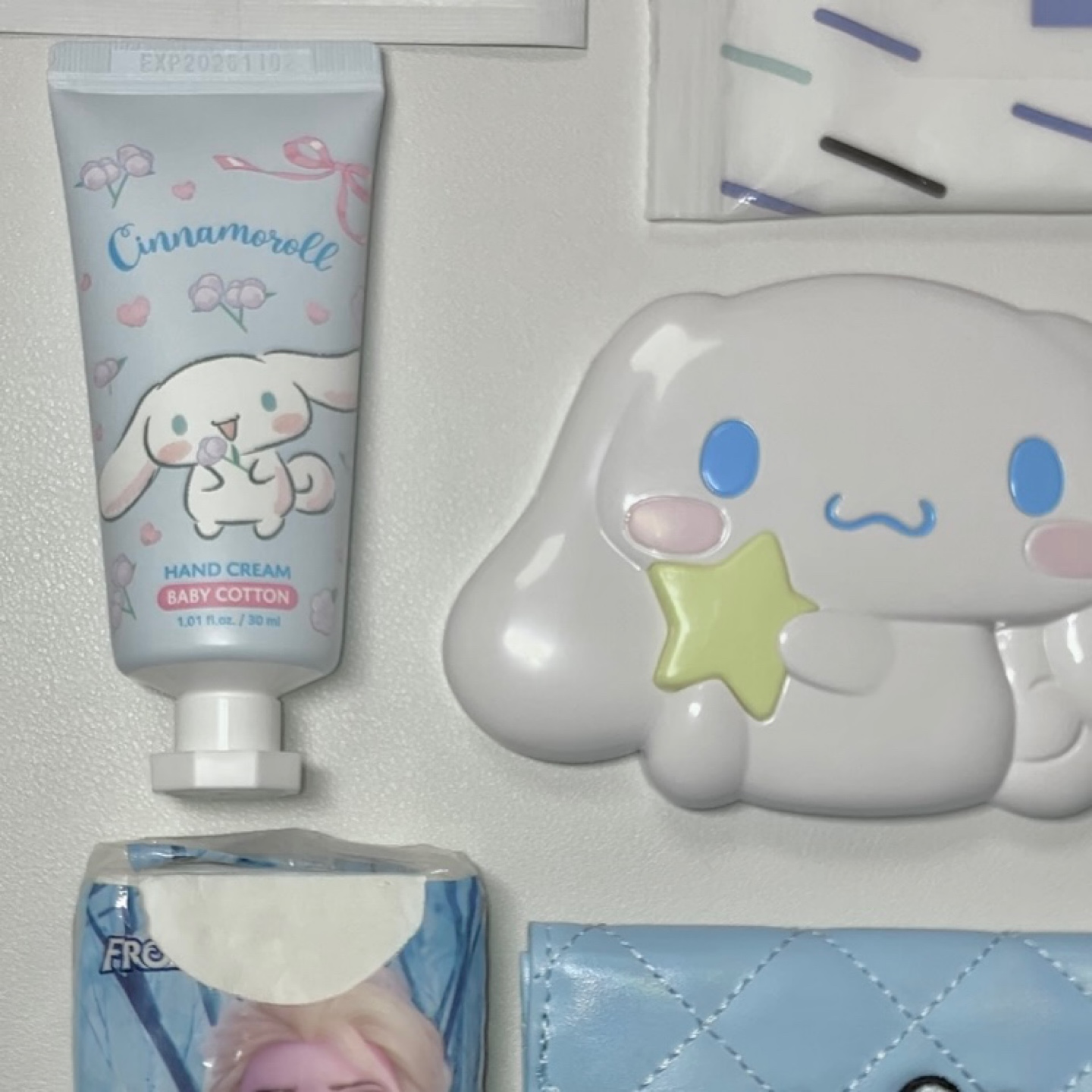 왓츠인마이백🤍