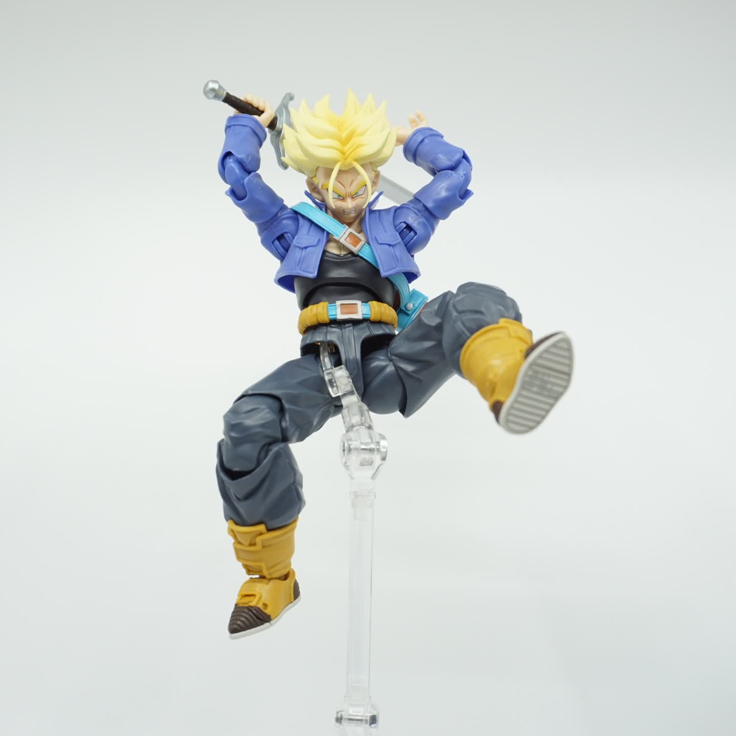 반다이 드래곤볼 S.H.Figuarts 슈퍼 사이어인 트랭크스 (미래에서 온 소년)