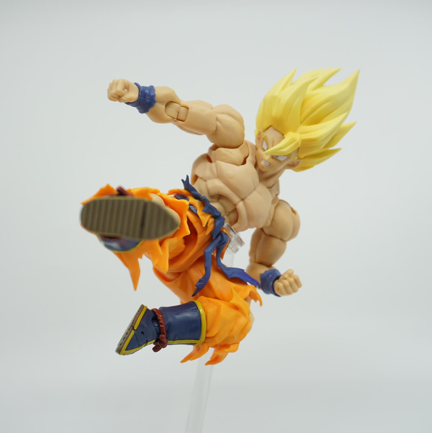 반다이 S.H.Figuarts 드래곤볼 전설의 슈퍼 사이어인 손오공