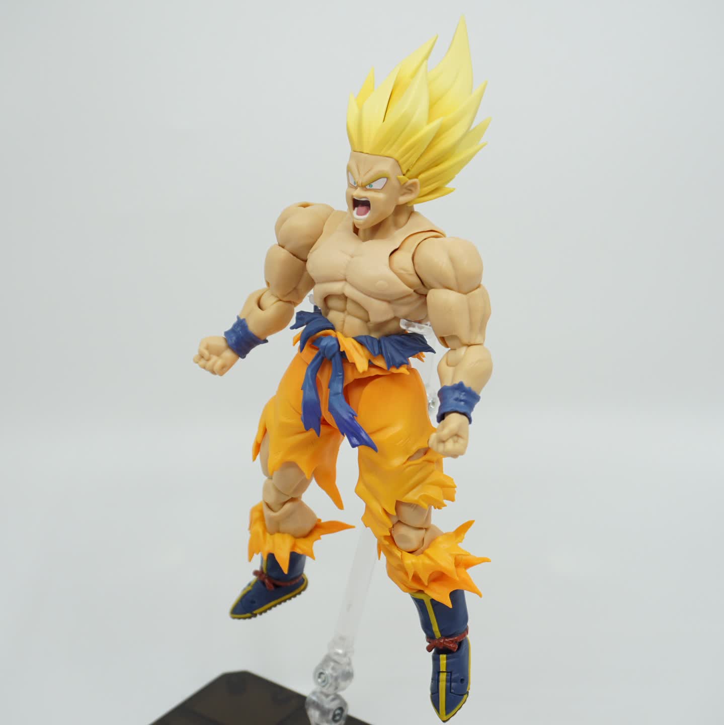 반다이 S.H.Figuarts 드래곤볼 전설의 슈퍼 사이어인 손오공
