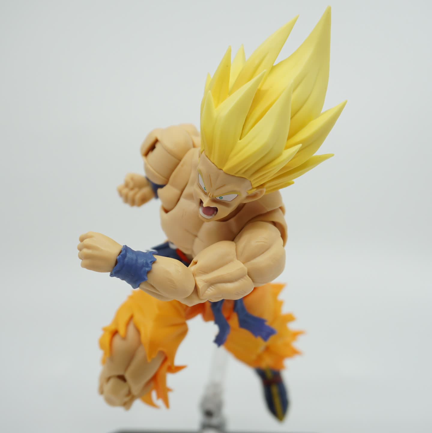 반다이 S.H.Figuarts 드래곤볼 전설의 슈퍼 사이어인 손오공