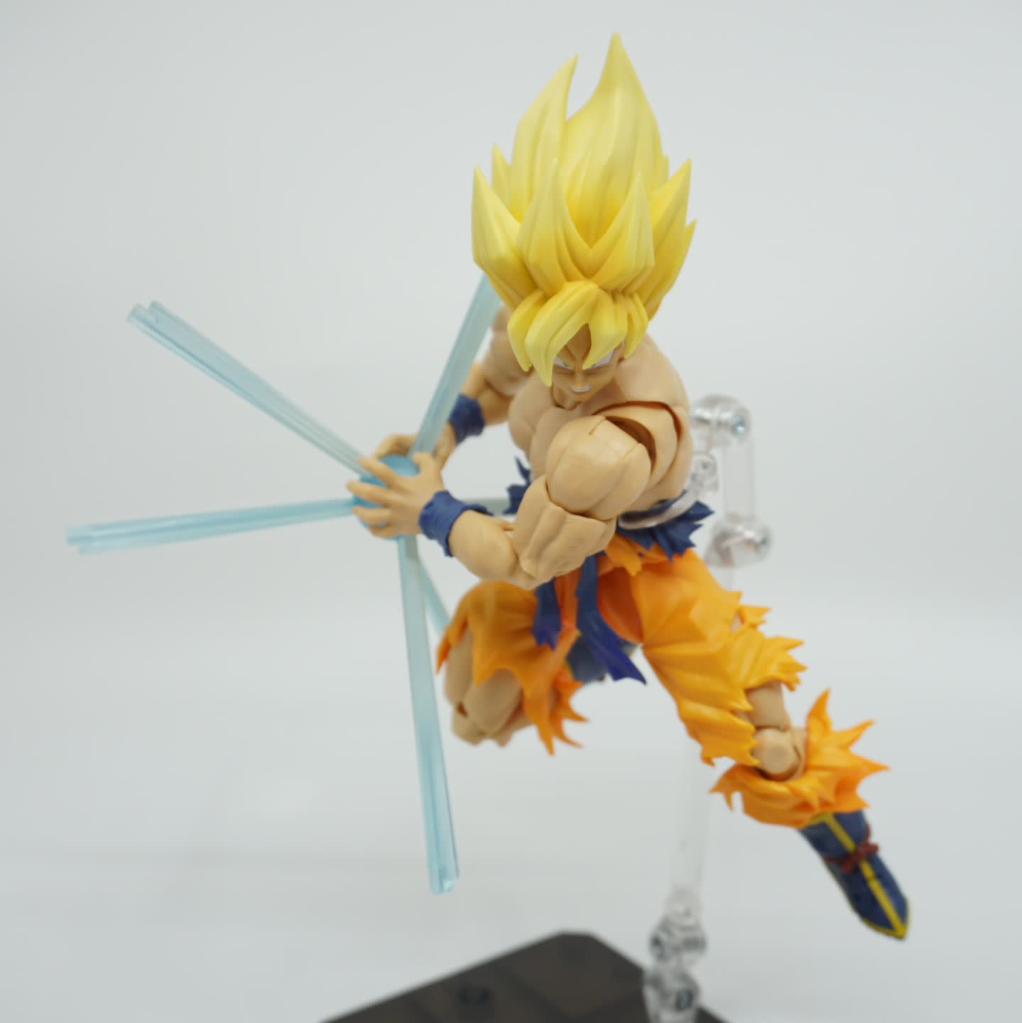 반다이 S.H.Figuarts 드래곤볼 전설의 슈퍼 사이어인 손오공