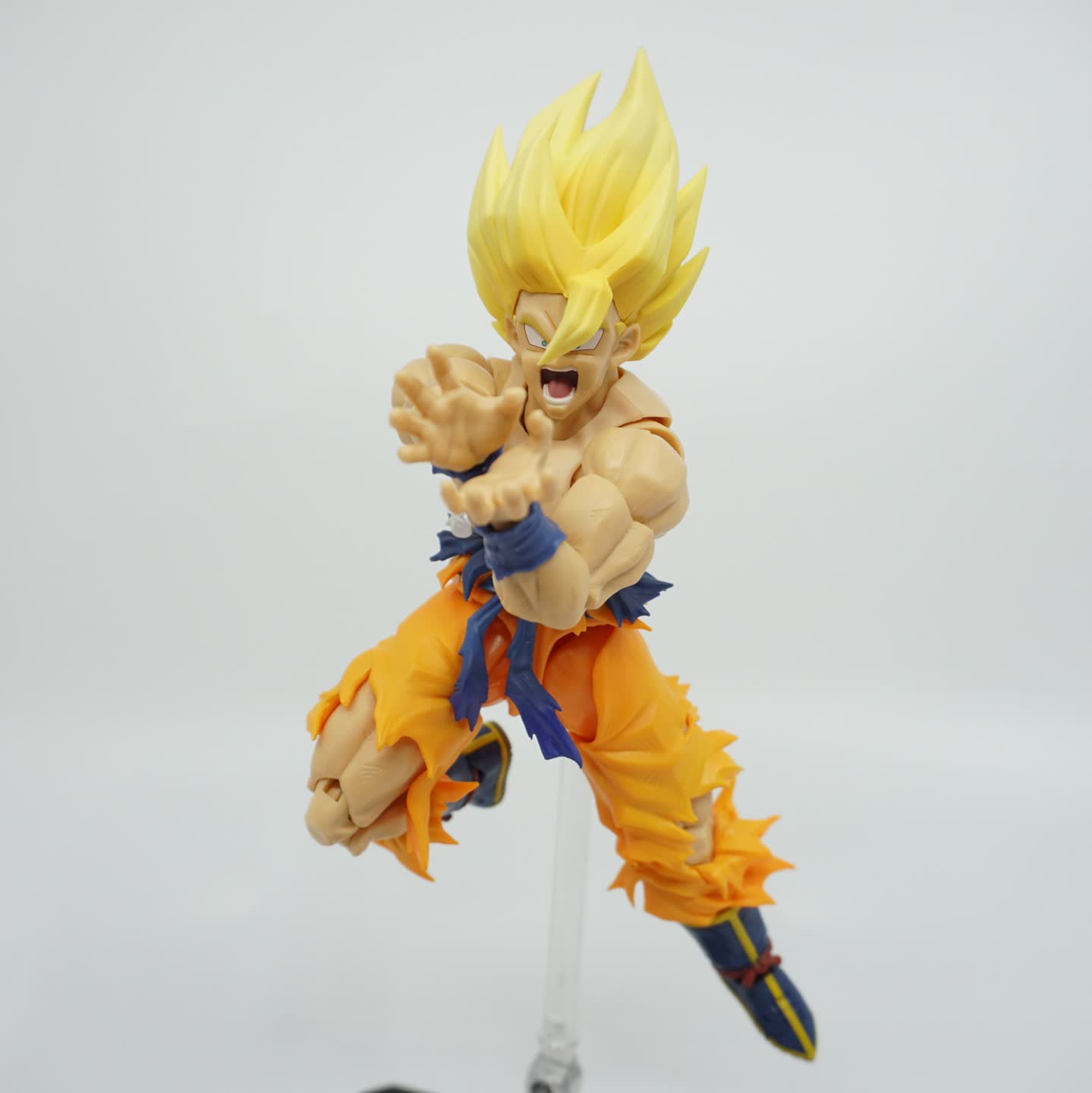 반다이 S.H.Figuarts 드래곤볼 전설의 슈퍼 사이어인 손오공