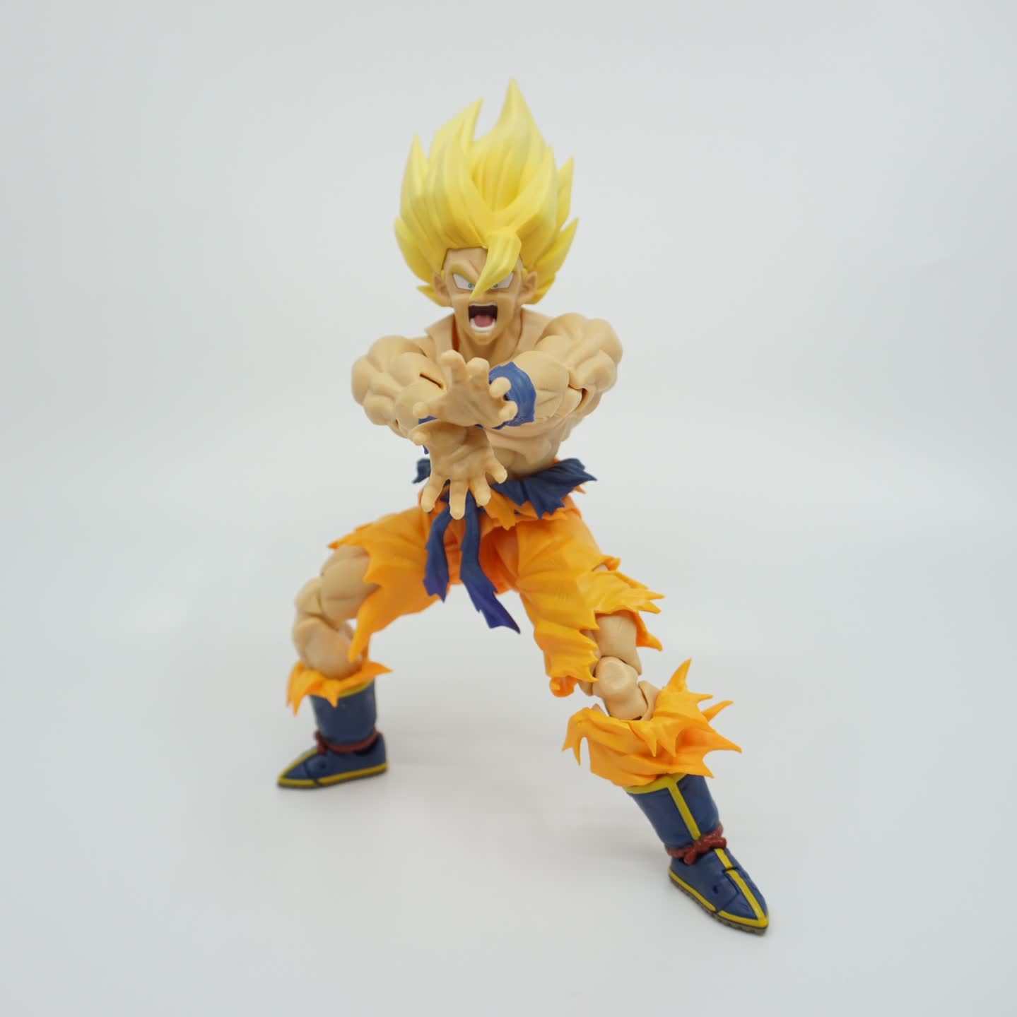 반다이 S.H.Figuarts 드래곤볼 전설의 슈퍼 사이어인 손오공