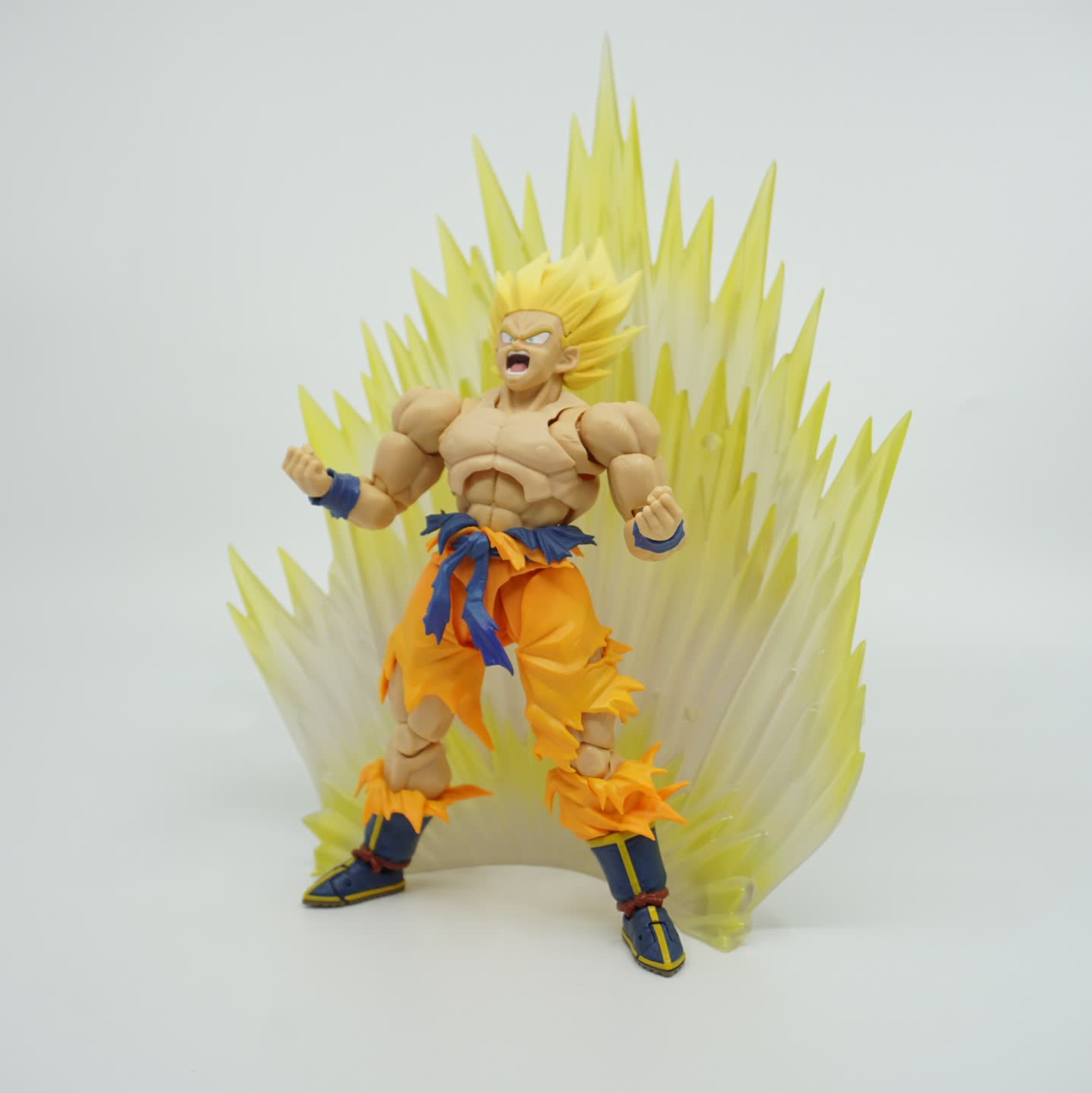 반다이 S.H.Figuarts 드래곤볼 전설의 슈퍼 사이어인 손오공
