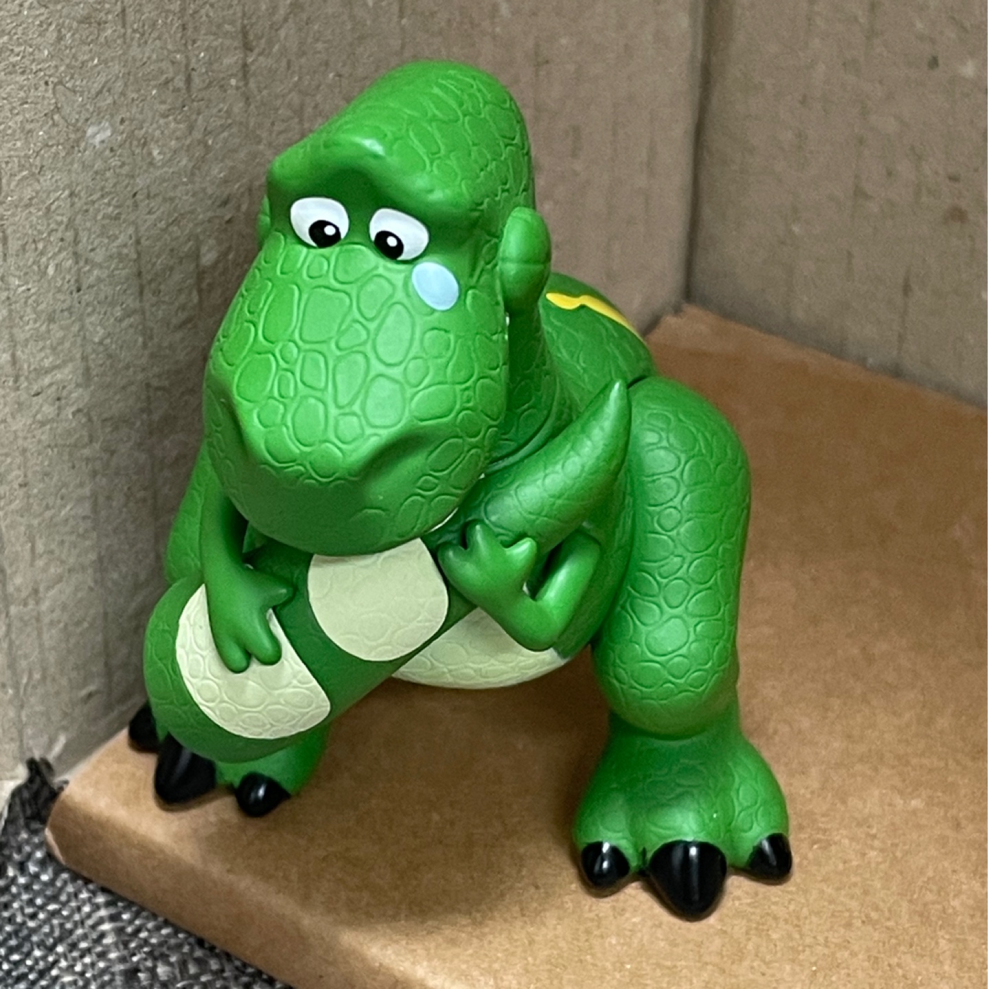 꼬리 땜에 슬픈 렉스🦖