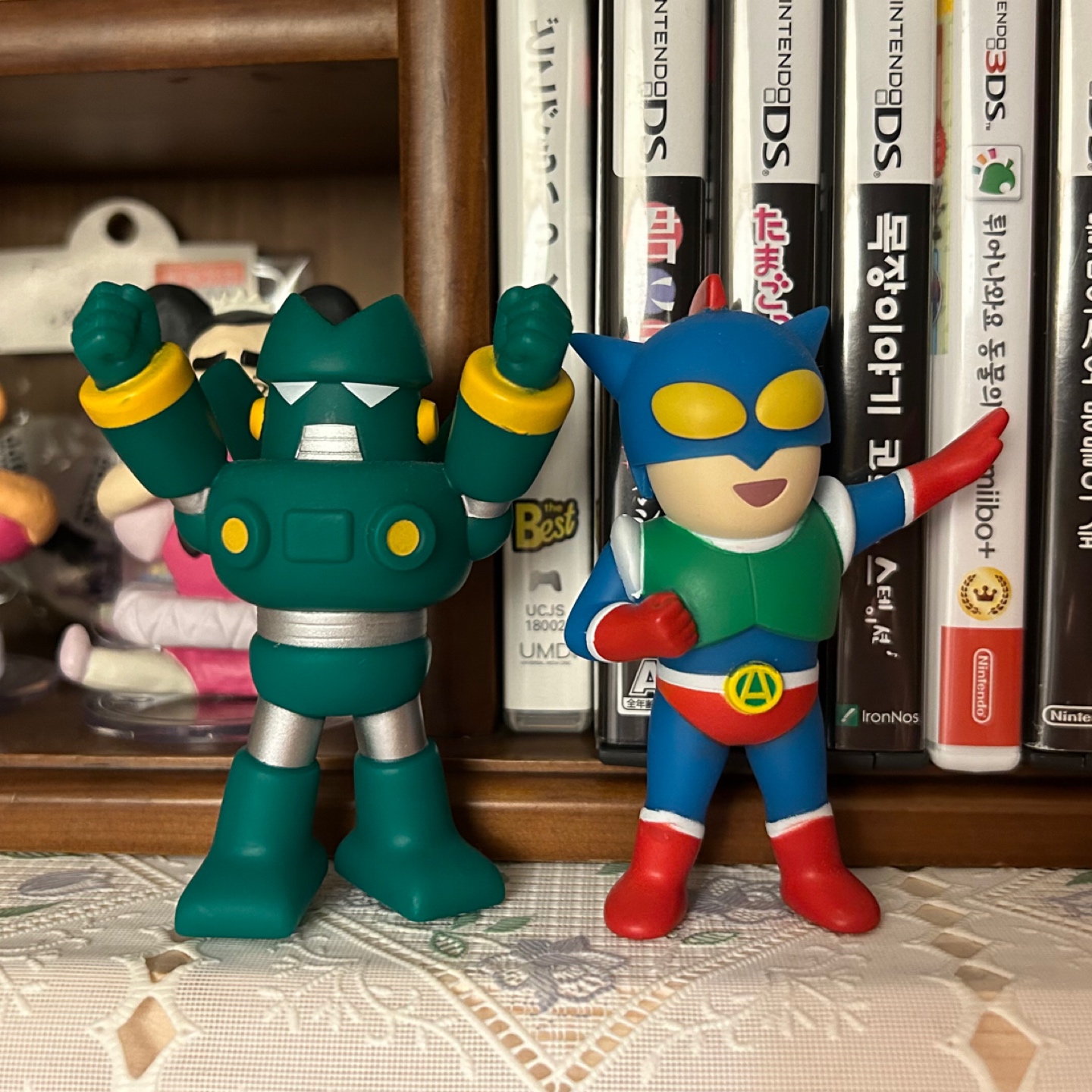 뭔가 뽀용해진 컨탐로봇과 액숀가면✨
