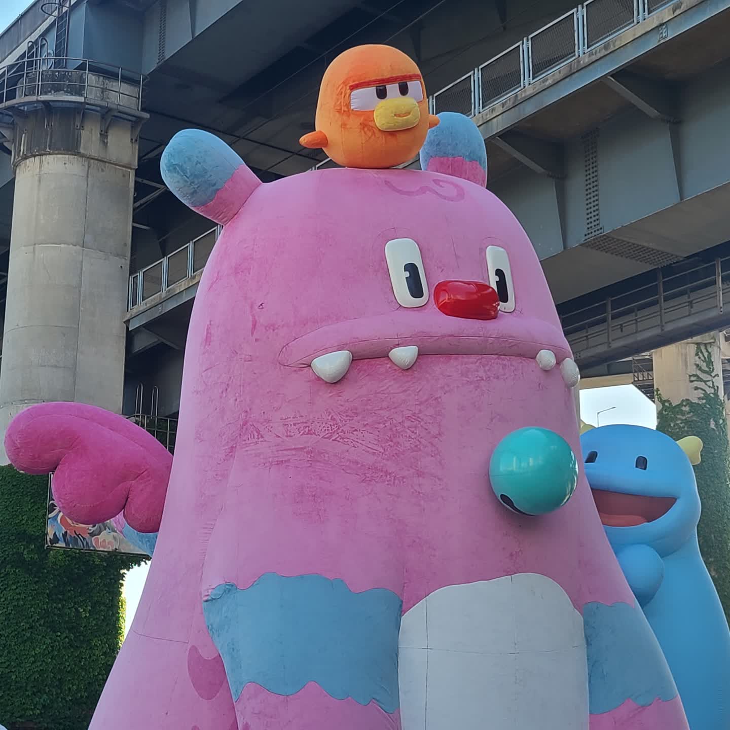 𝕀𝕟𝕤𝕚𝕕𝕖 𝕆𝕦𝕥 in 뚝섬 🌈