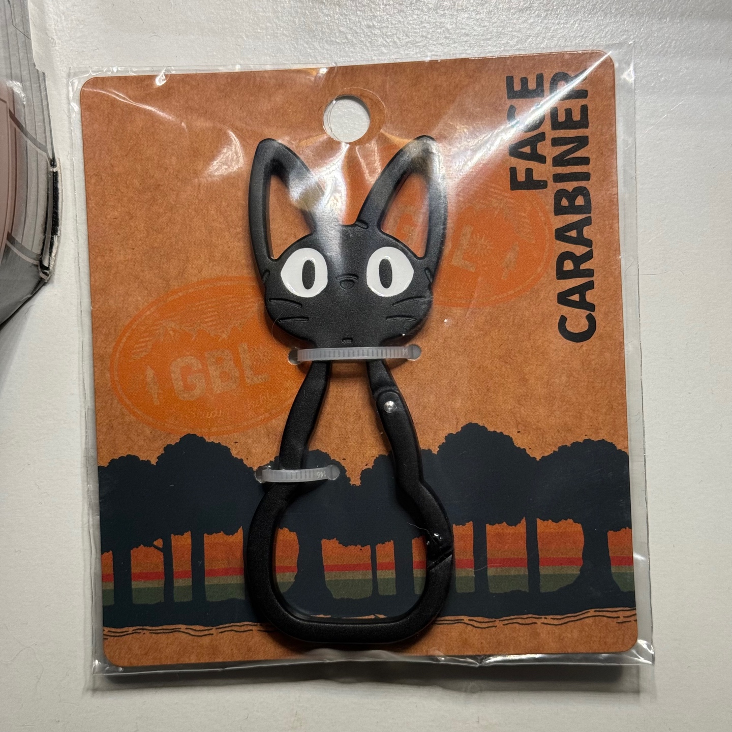 키키 카라비너