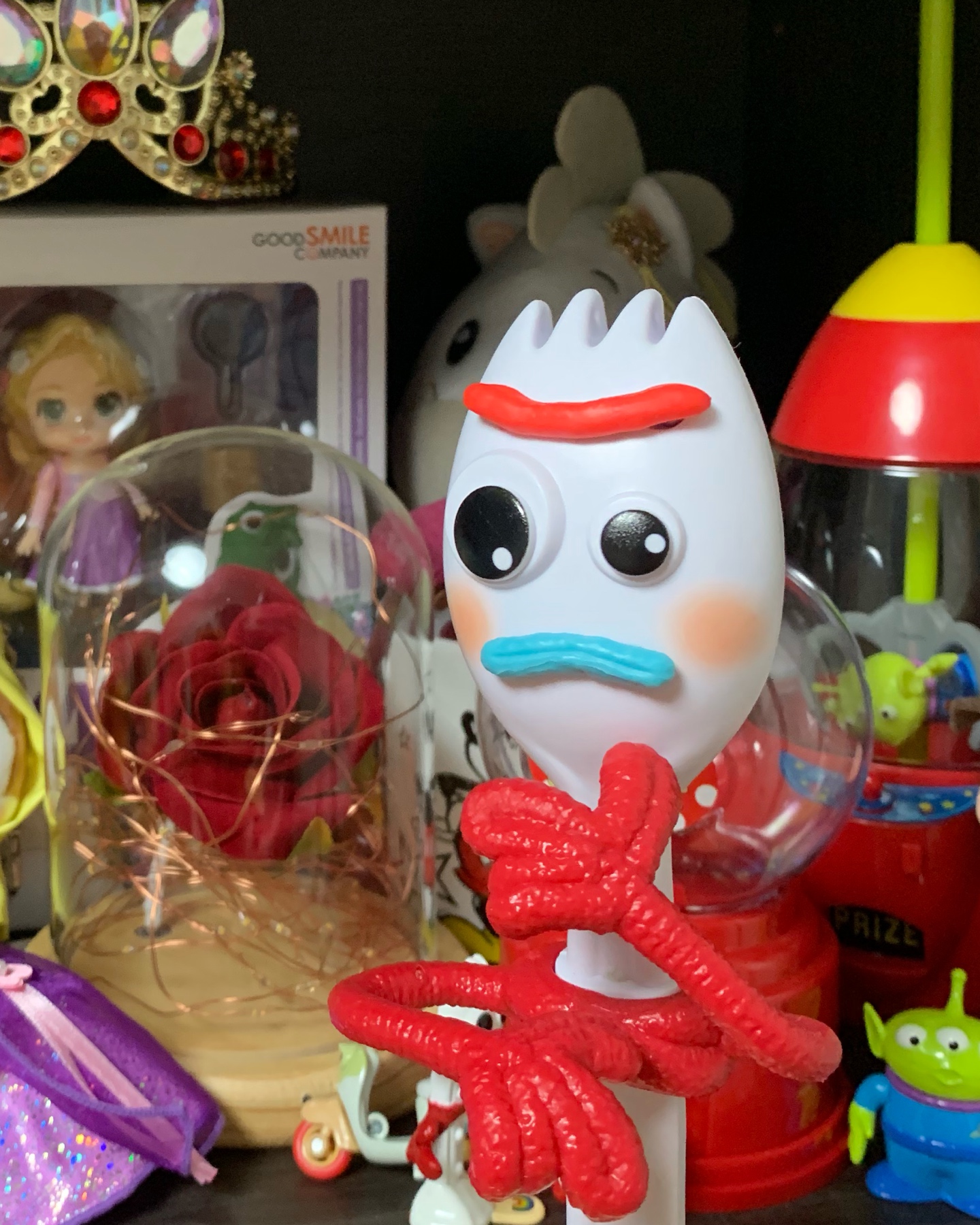 Hum... I’m not a toy..!