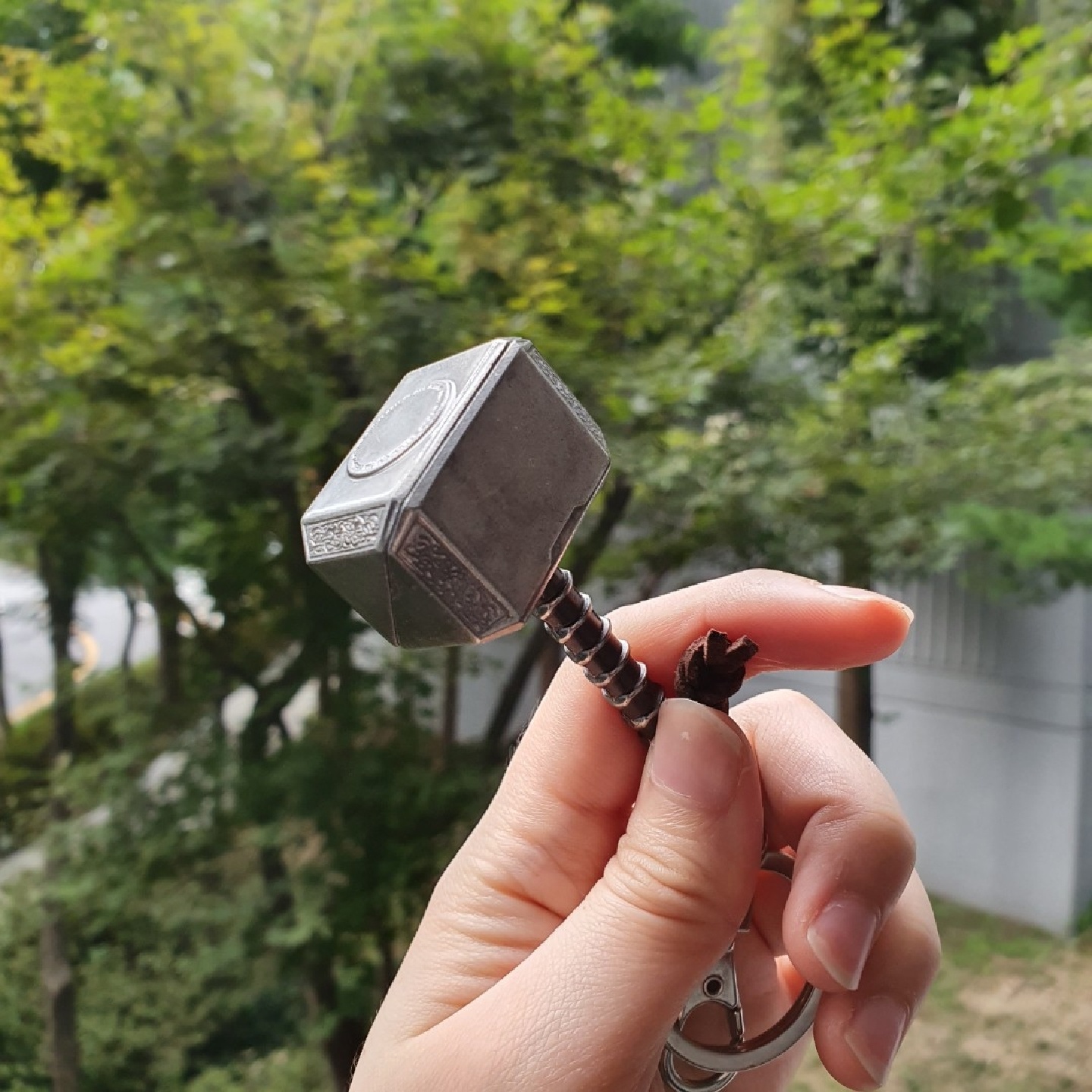 묠니르와 공항에서 있었던 일.hwp