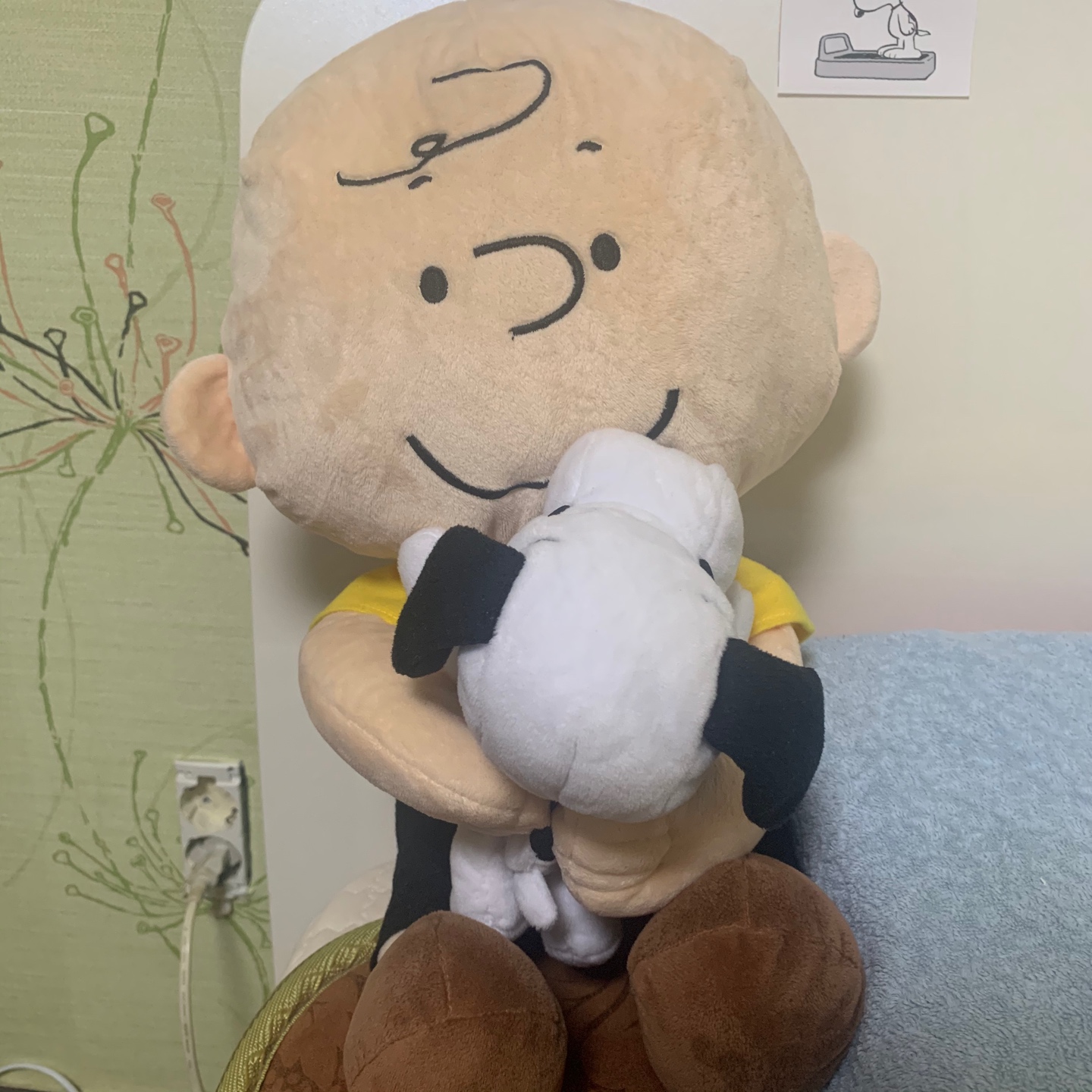 스누피를 안은 찰리브라운 인형
