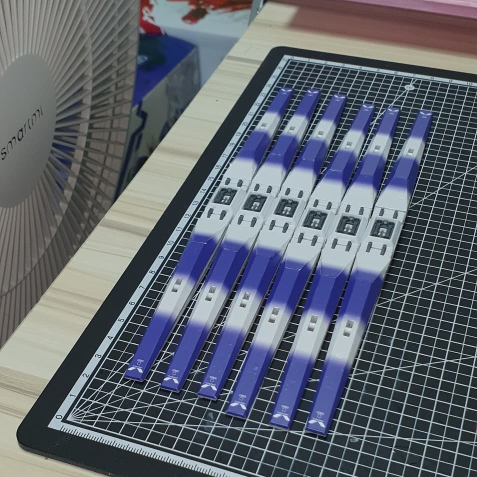 하이뉴 건담 핀판넬 그라데이션씰 부착