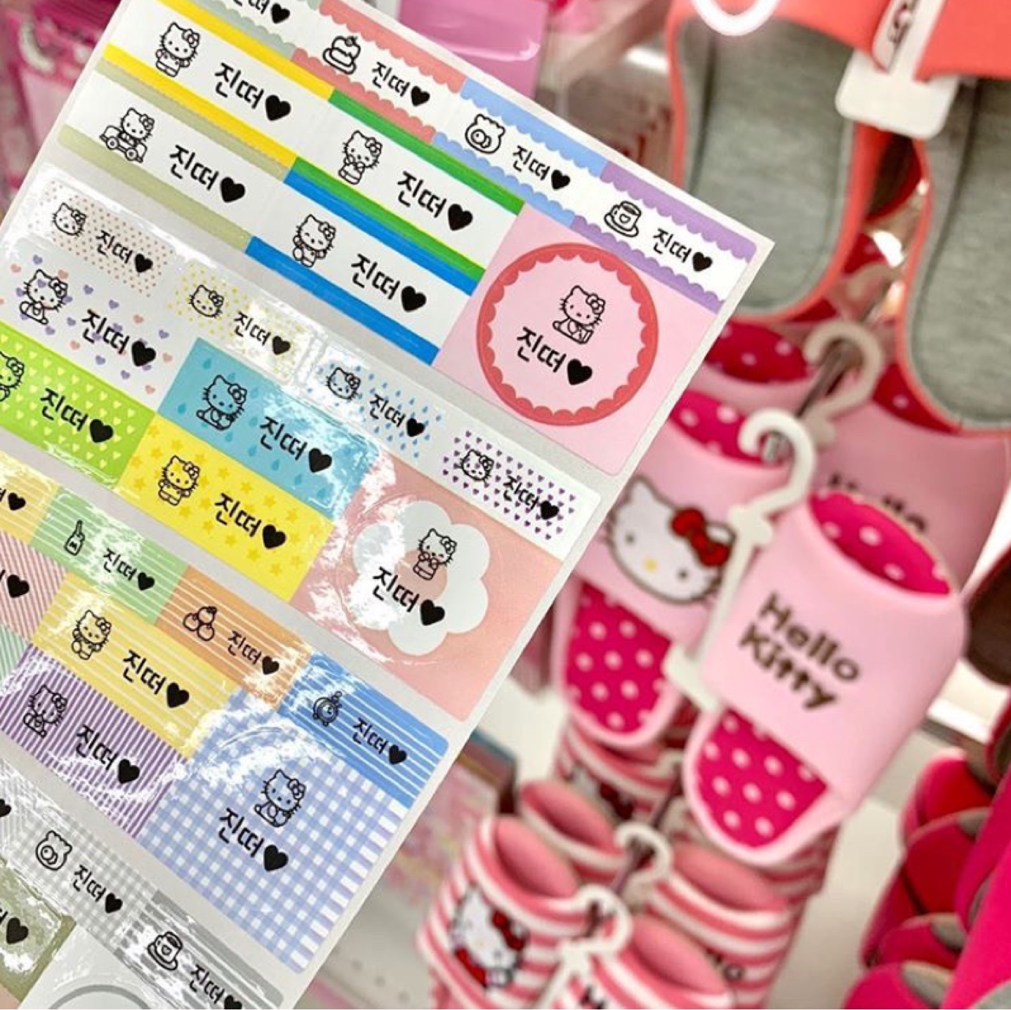 헬로키티 ...🎀
첫번째사진은 인스타에올렷엇는데 페북페이지에서도올라간사진 ㅎㅎ 