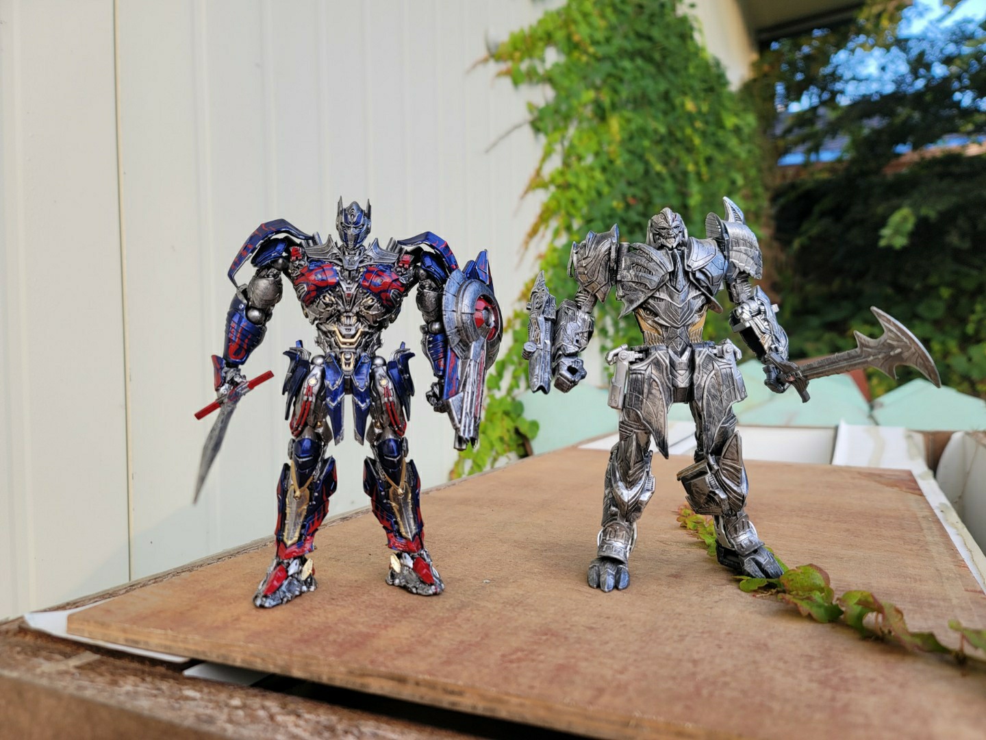 예전에 커스텀하려고 부숴놨다가 손뗐는데 기사옵이 심심해보여서 친구만드려주려고 우연찮게 얻은 리더급 메각하를 분해해서 보이저메각하와  합체시켜줬다. | 콜리(Colley)