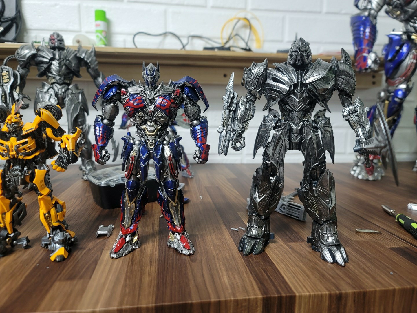 예전에 커스텀하려고 부숴놨다가 손뗐는데 기사옵이 심심해보여서 친구만드려주려고 우연찮게 얻은 리더급 메각하를 분해해서 보이저메각하와  합체시켜줬다. | 콜리(Colley)