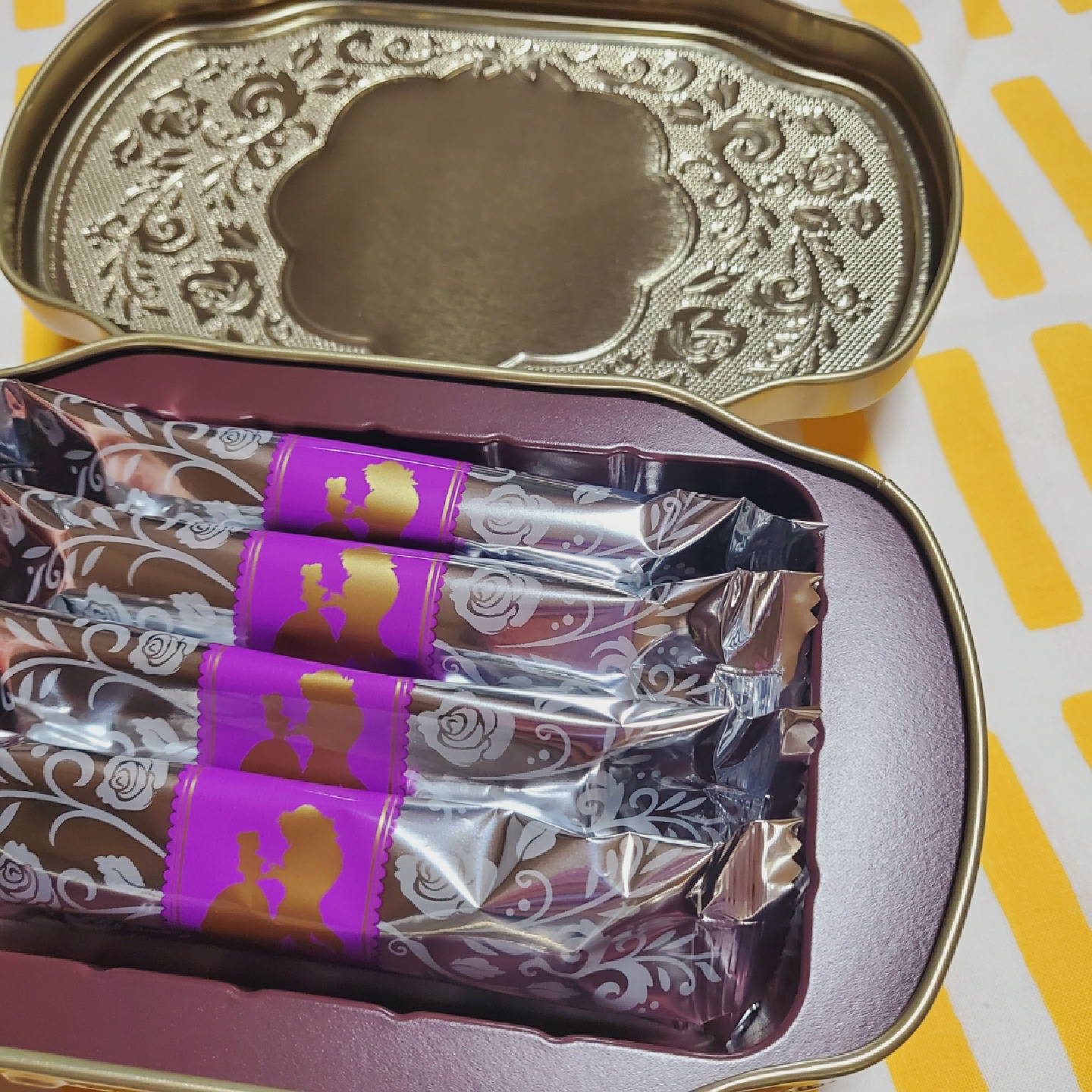 미녀와야수 틴케이스+과자 🍪