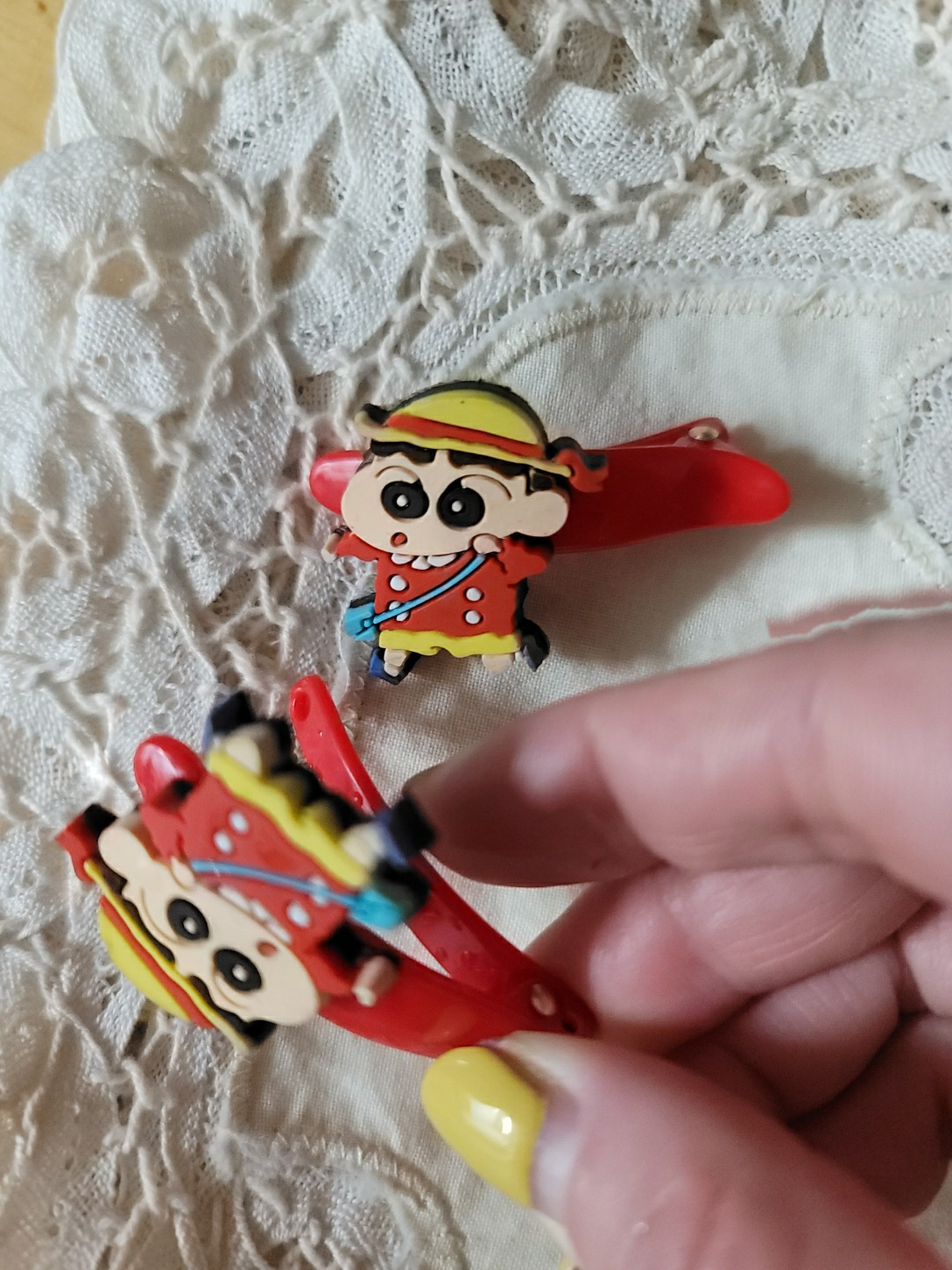 무려 1990년대 산...(1997년?)
짱구 유치원 가는 동작으로 된 머리핀!
상태 넘흐 죠음...🤩