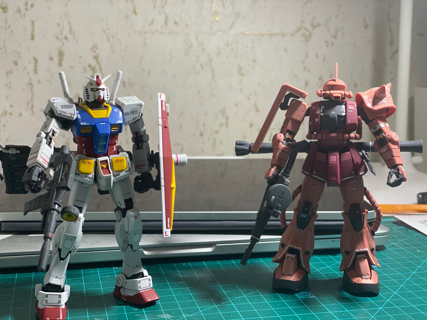 (RG) MS-06 ZAKU II Commander Type 
(Char Aznable Custom)
