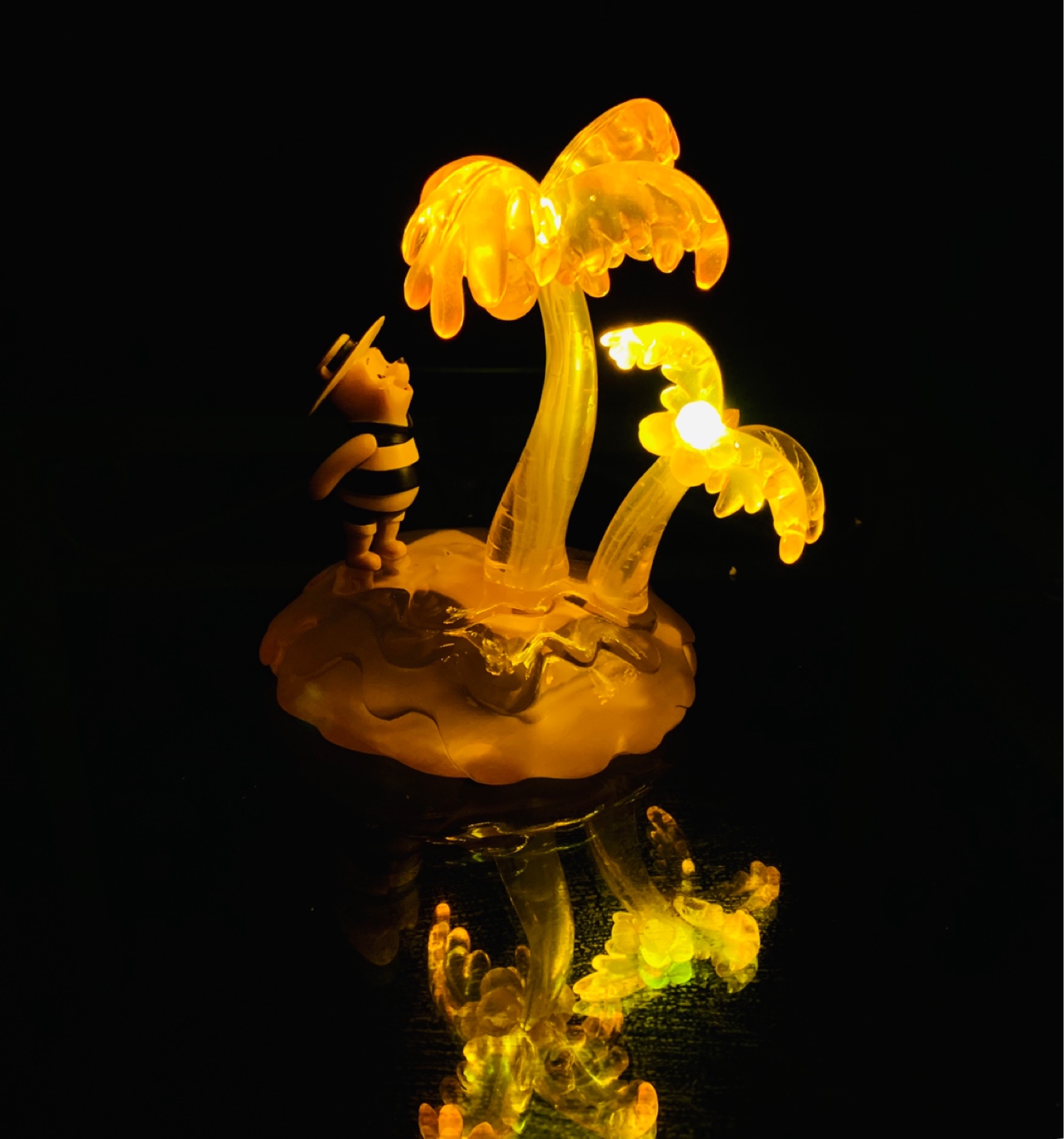 Winnie-The-Pooh 
Honey lamp