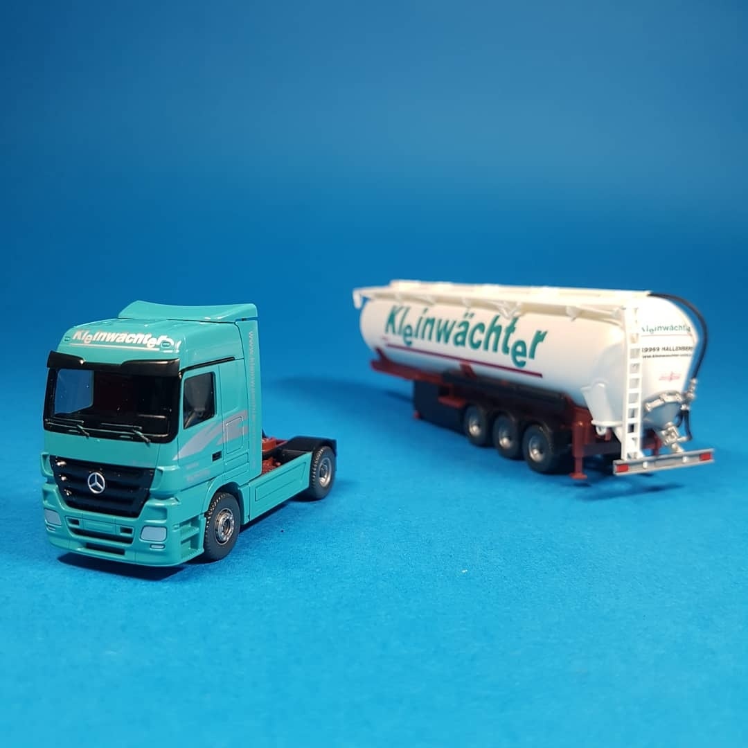 Wiking Silosattelzug (MB Actros/Spitzer) Mercedes-Benz 'Kleinwächter'